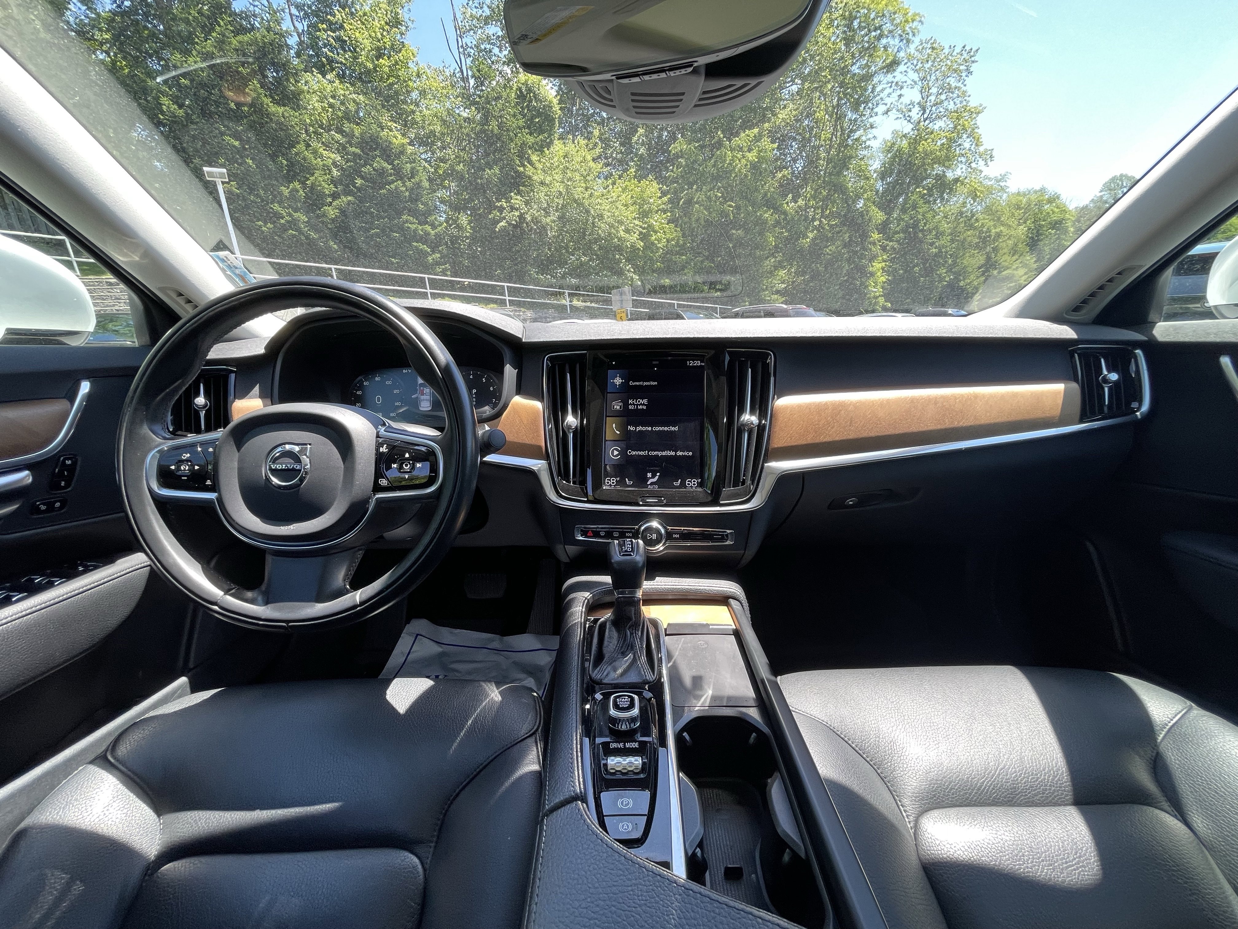 Used 2021 WHITE Volvo T6 Momentum image 16