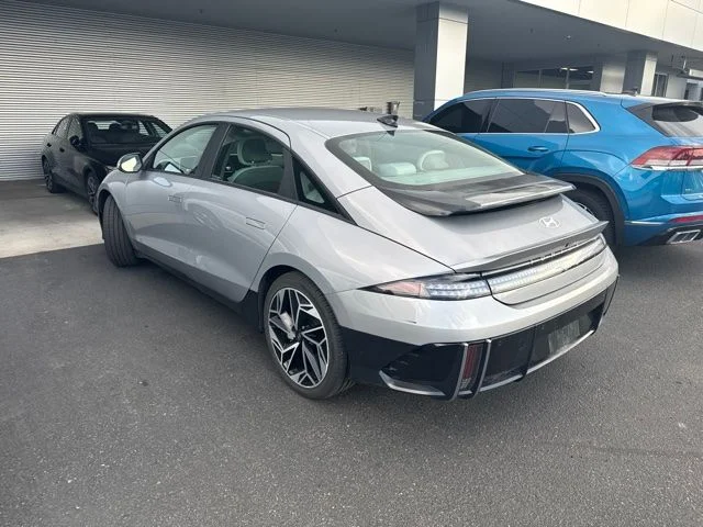 Used 2023 Silver Hyundai SEL image 4