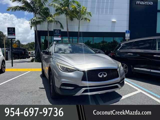 2018 Infiniti QX30 Premium AWD photo