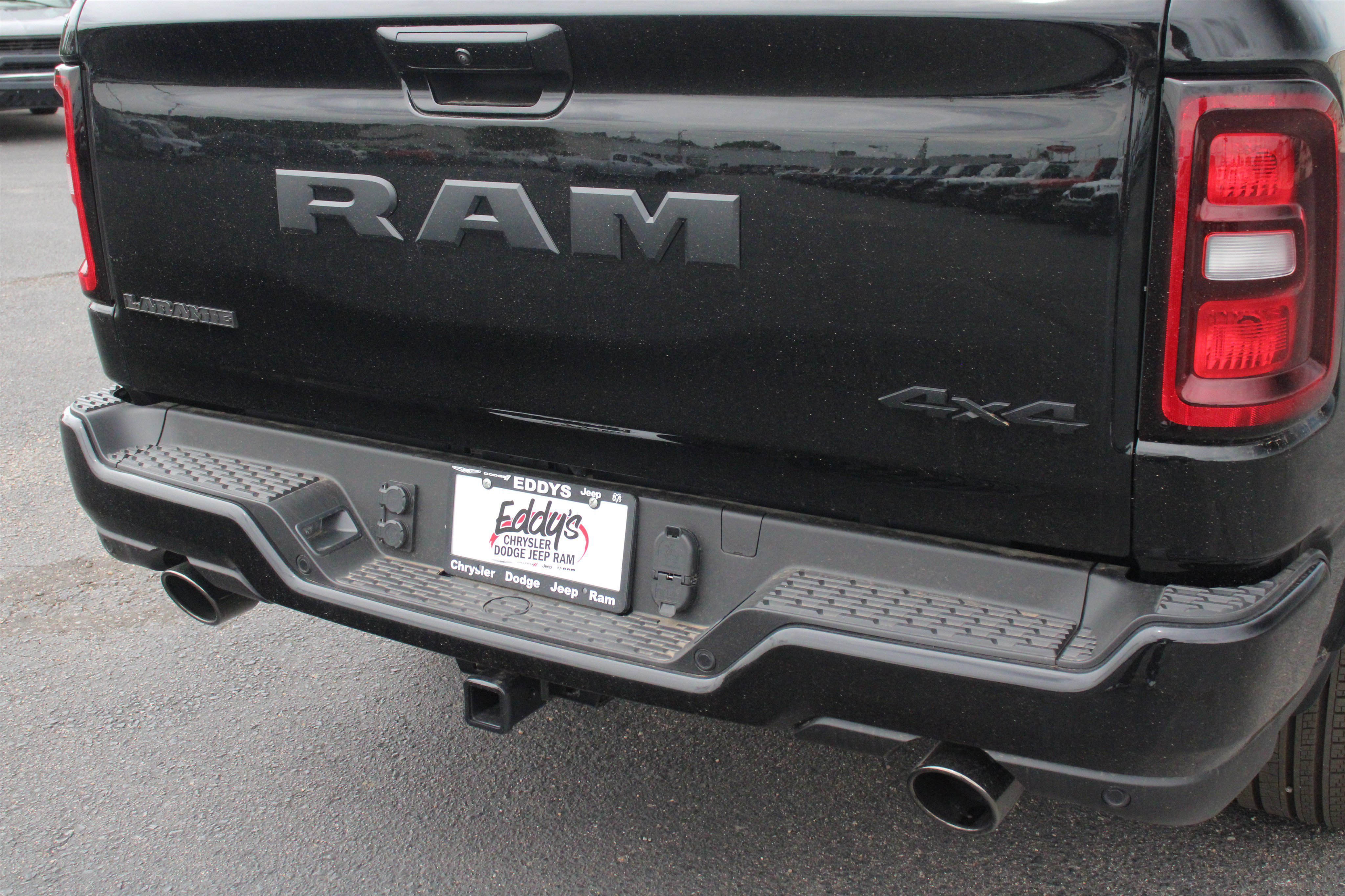 New 2026 Diamond Black Crystal Pearl-Coat Exterior Paint RAM Laramie image 27