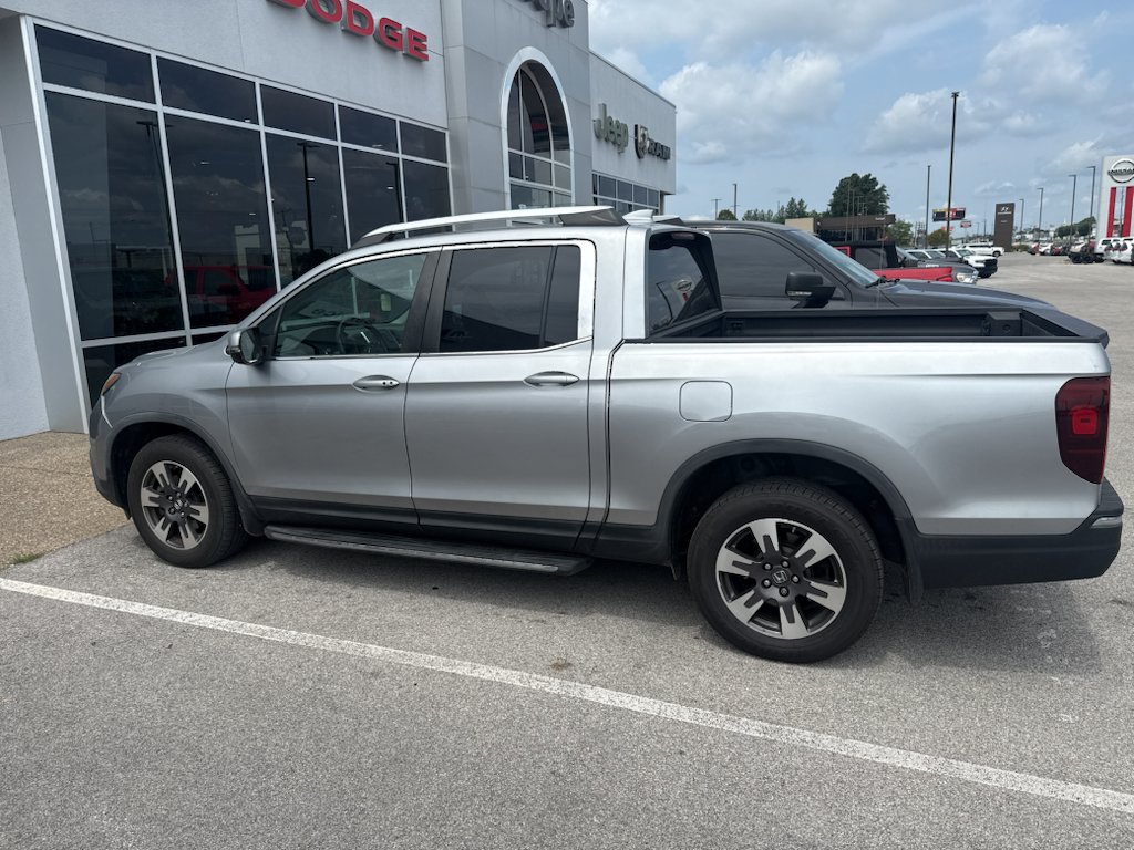 Used 2017 Lunar Silver Metallic Honda RTL image 5