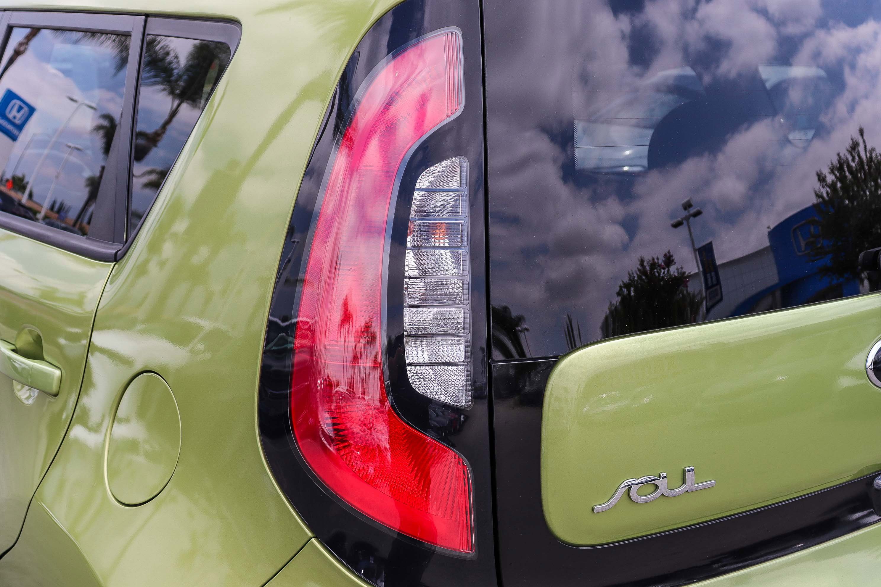 Used 2016 Alien II Kia + image 9