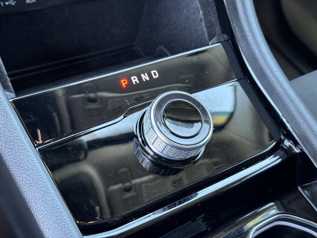 Used 2023 Silver Jeep Laredo image 17