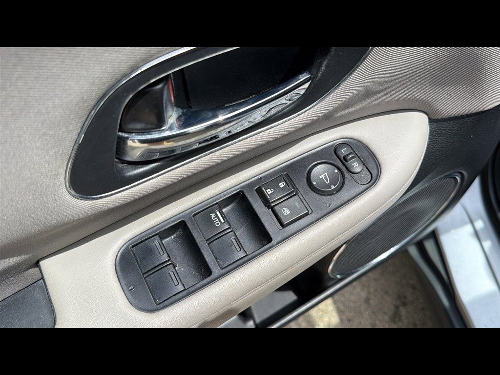 Used 2018  Honda EX image 8