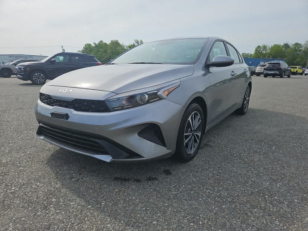 2024 Kia Forte LXS AT's photo