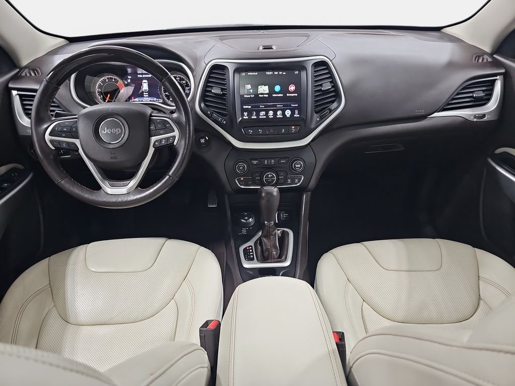 Used 2017 Silver Jeep Overland image 10