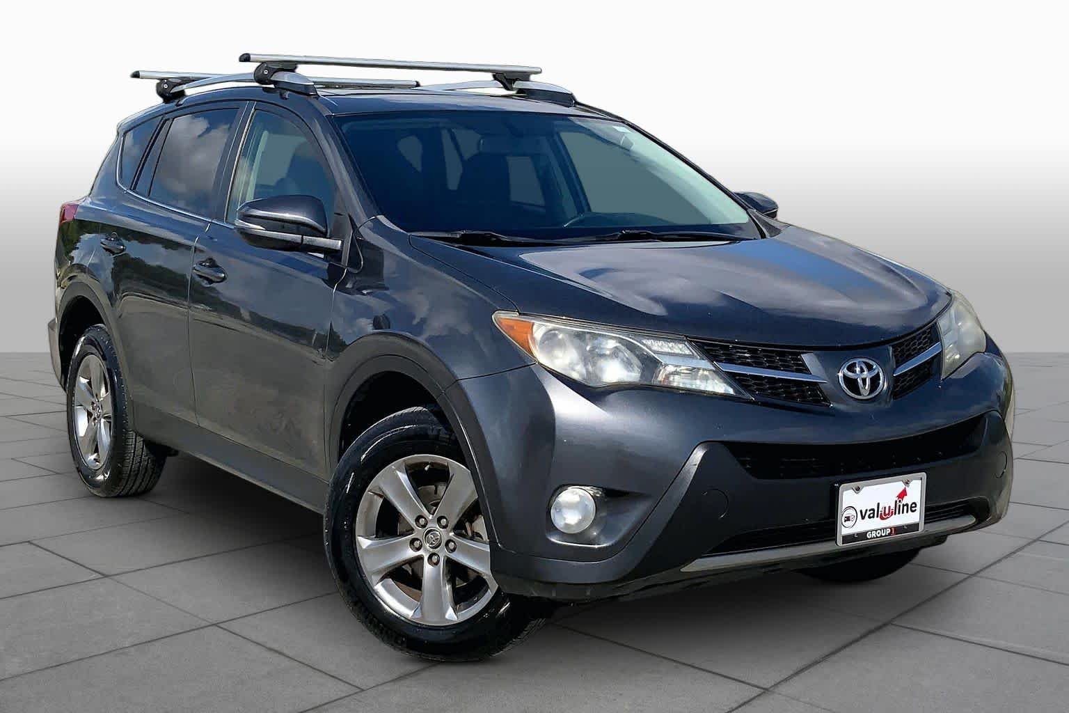 Used 2015 Magnetic Gray Metallic Toyota XLE image 2