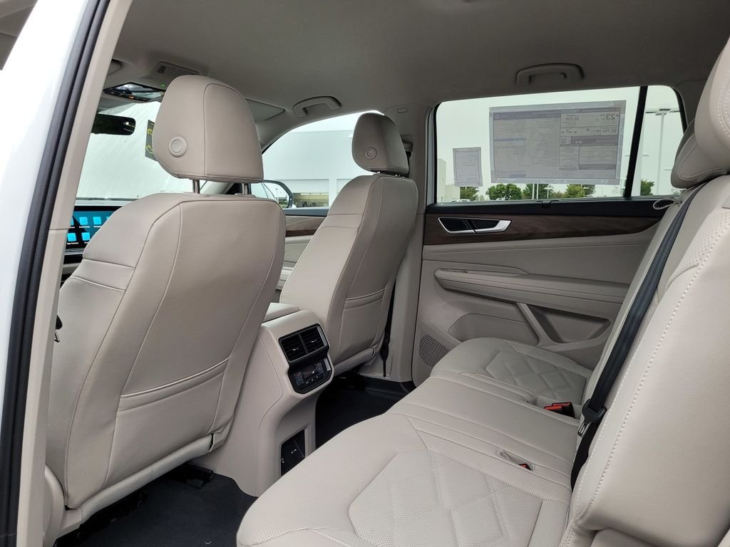 New 2026 White/off-white Volkswagen 2.0T SE w/Technology image 15