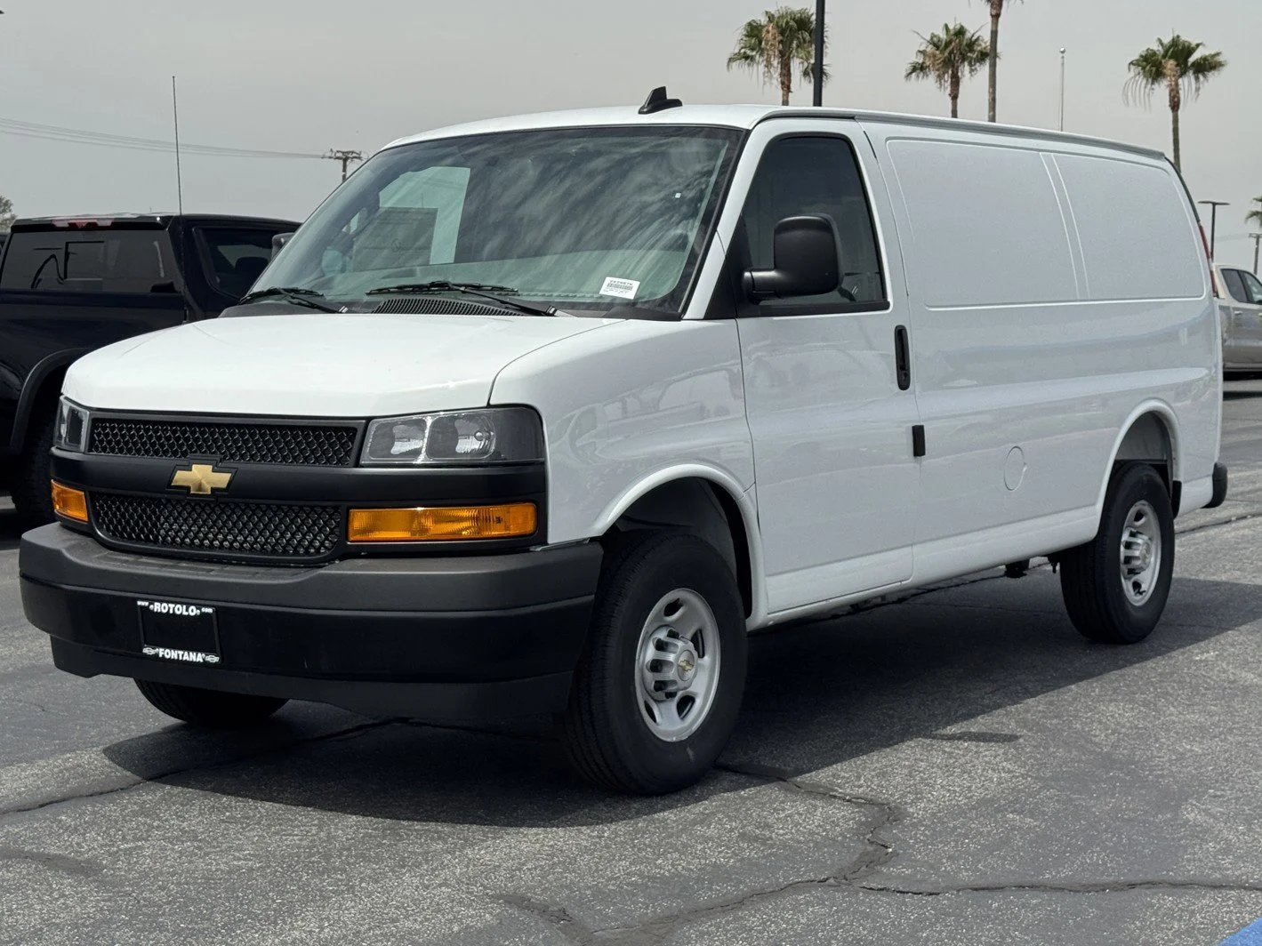New 2026 Summit White Chevrolet WT image 3