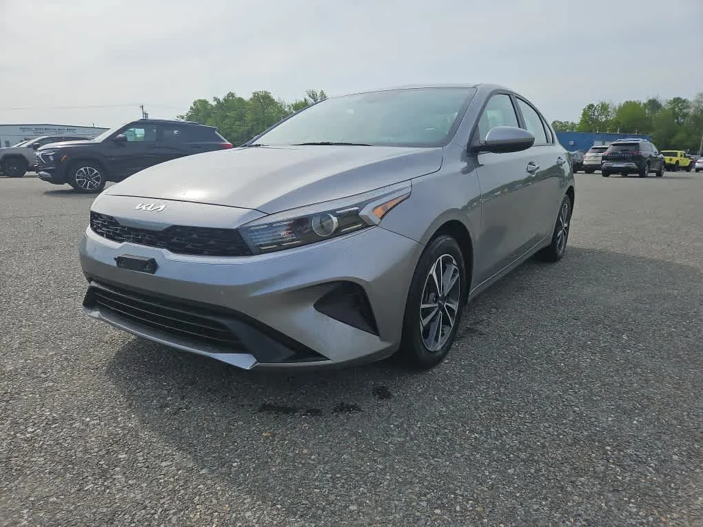 2024 Kia Forte LXS AT's photo
