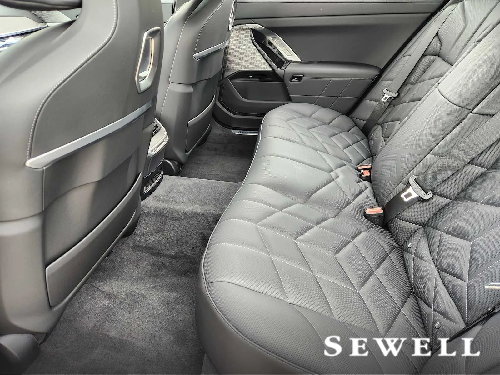 2026 BMW 7 Series 750e - Photo 7