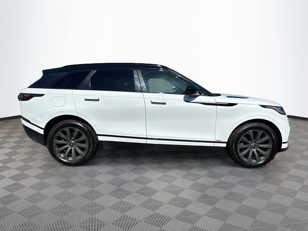 Used 2019  Land Rover SE R-Dynamic image 5