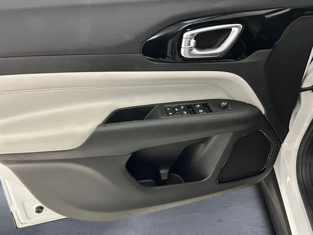 Used 2025 White Jeep Limited image 12