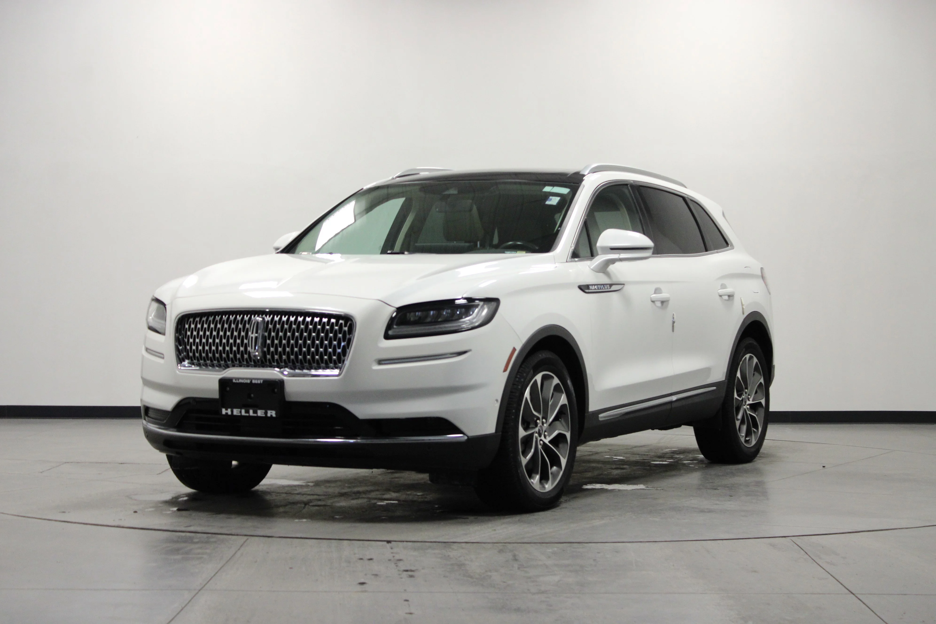 Used 2021 Pristine White Lincoln Reserve image 8