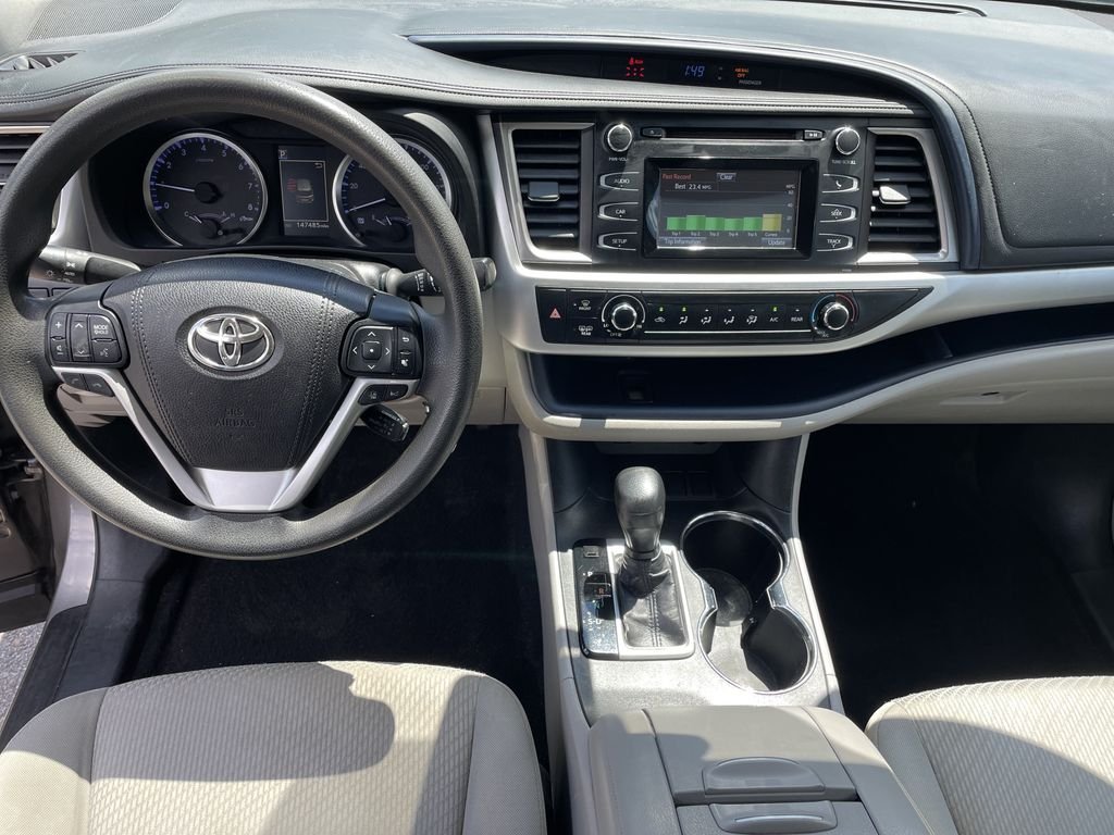 Used 2018 Gray Toyota LE image 15