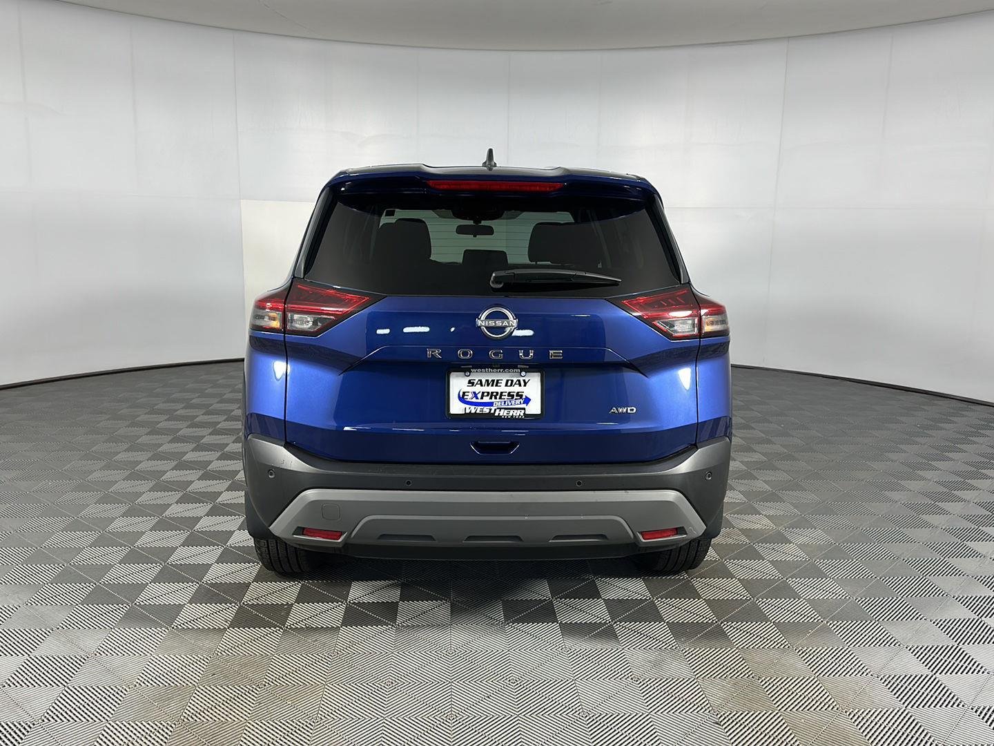 Used 2022 Caspian Blue Metallic Nissan S image 32