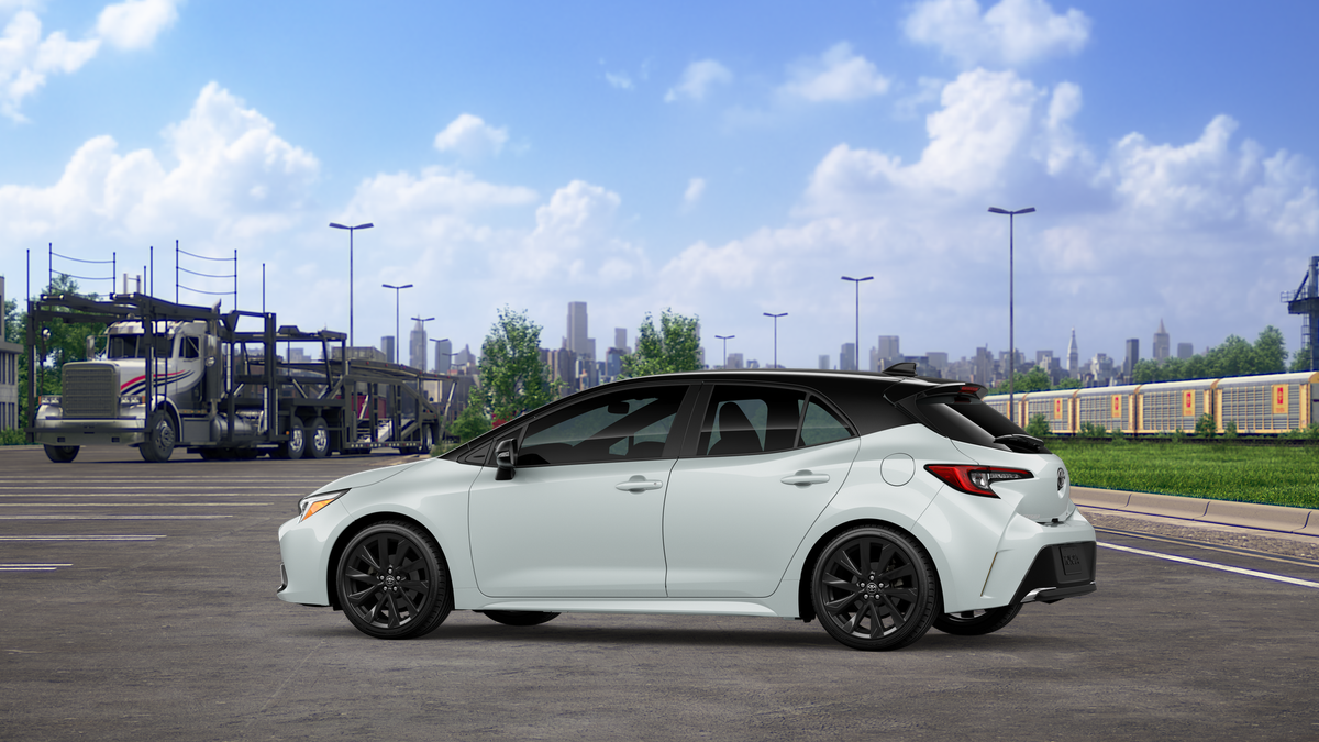 New 2026 Wind Chill Pearl with Midnight Black Metallic roof Toyota XSE image 5