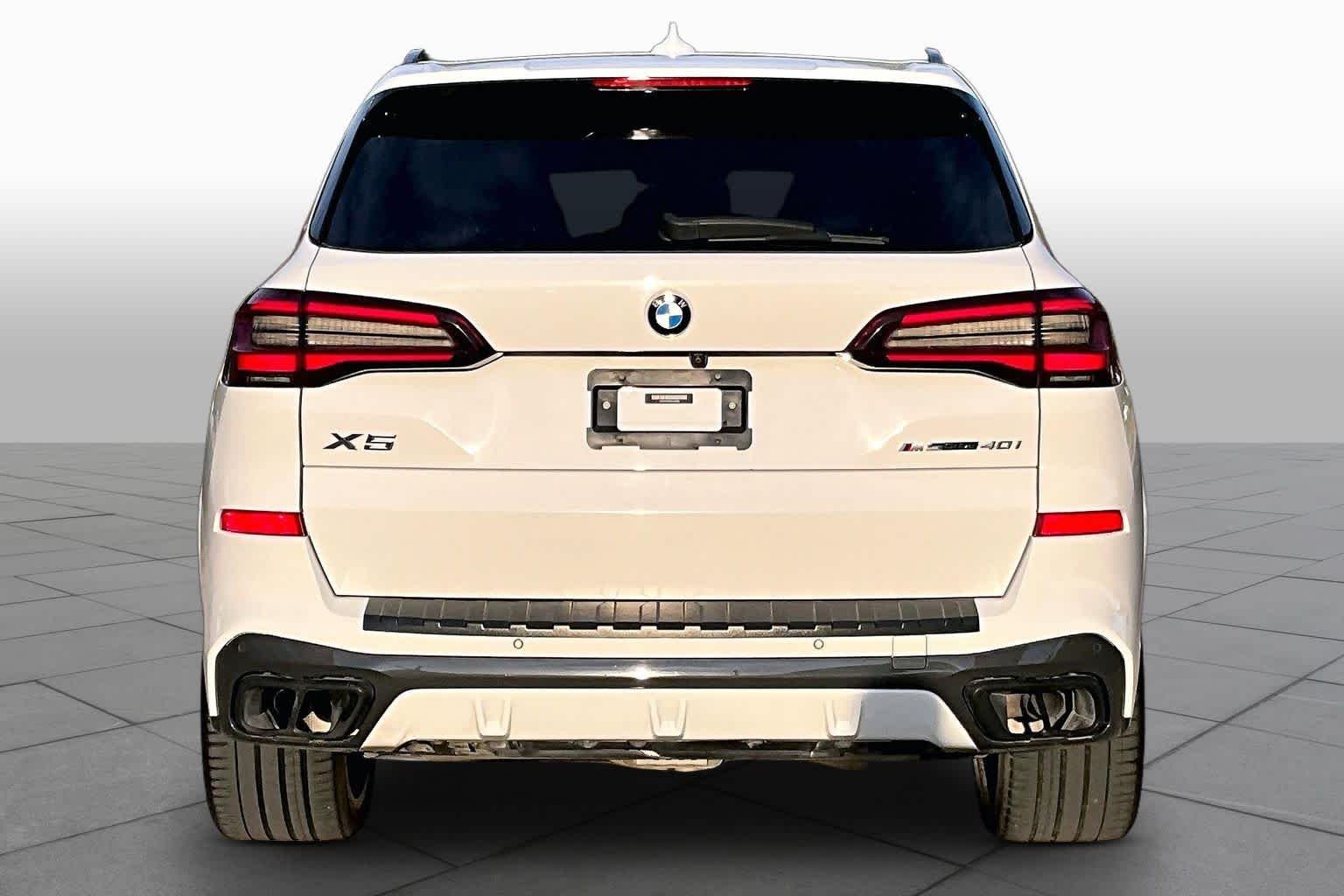 Used 2022 Alpine White BMW sDrive40i image 5