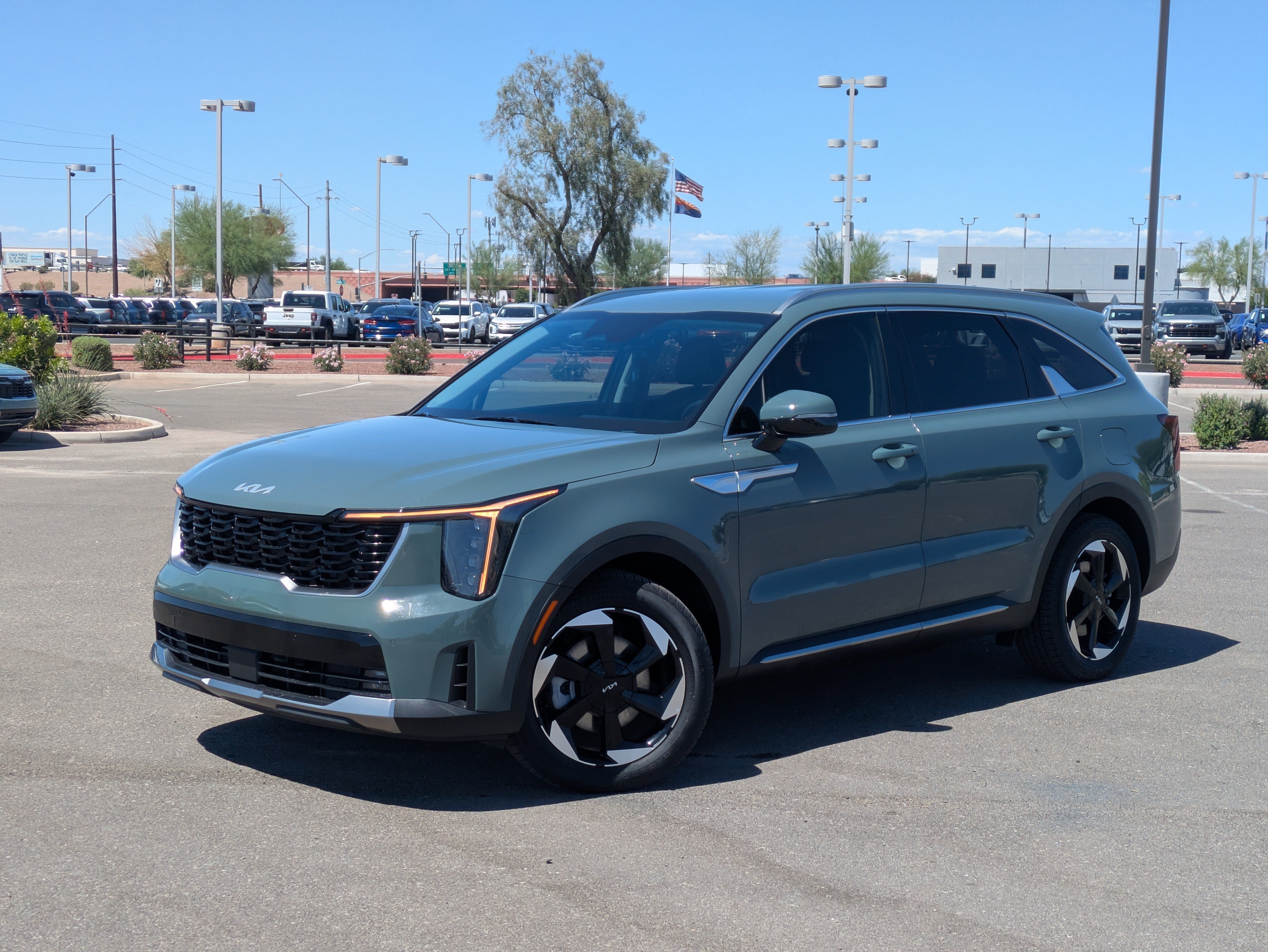 Used 2025 Cityscape Green Kia EX image 32