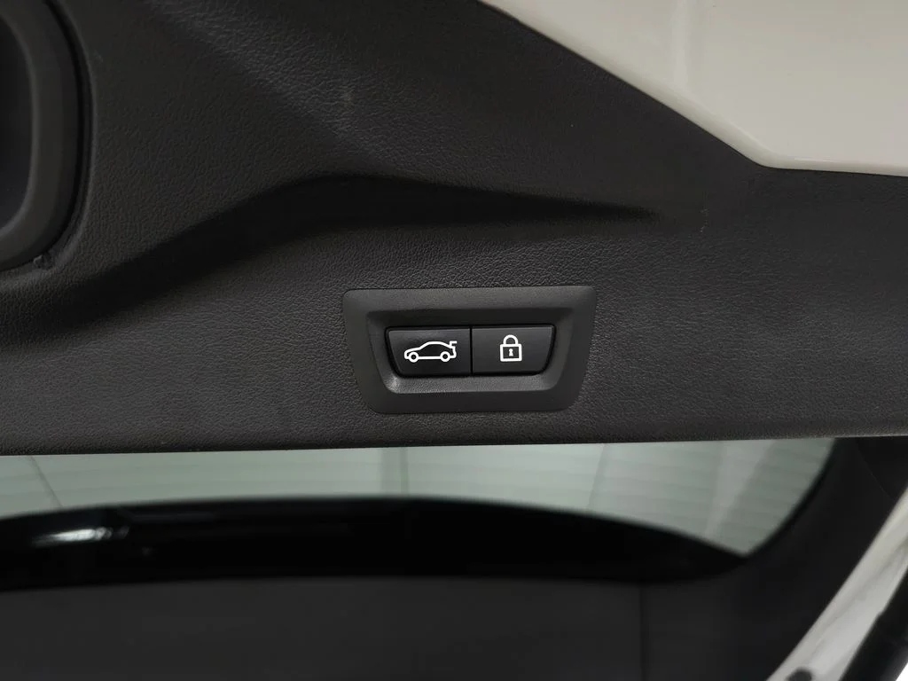 Used 2023 White BMW xDrive40i image 8