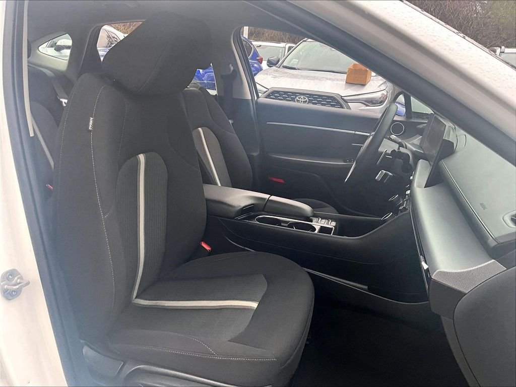 Used 2025 White Hyundai SEL image 10