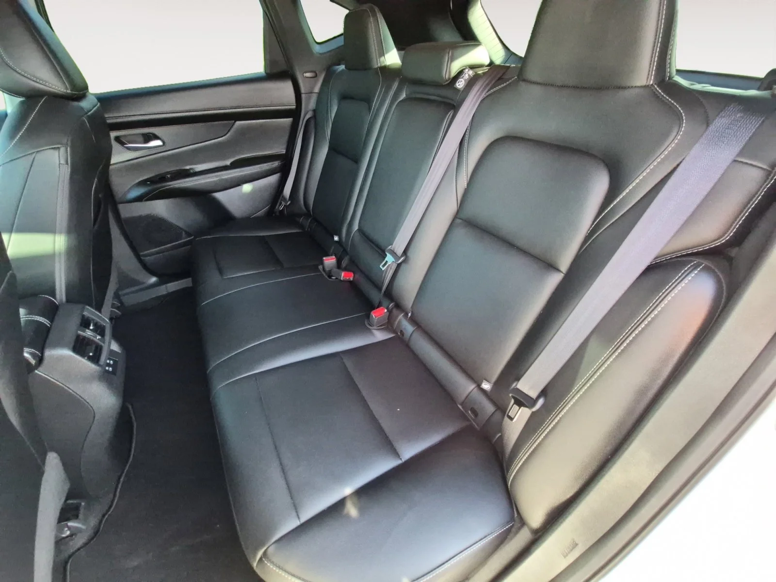 Used 2025 Everest White Pearl Tricoat Nissan SL image 24