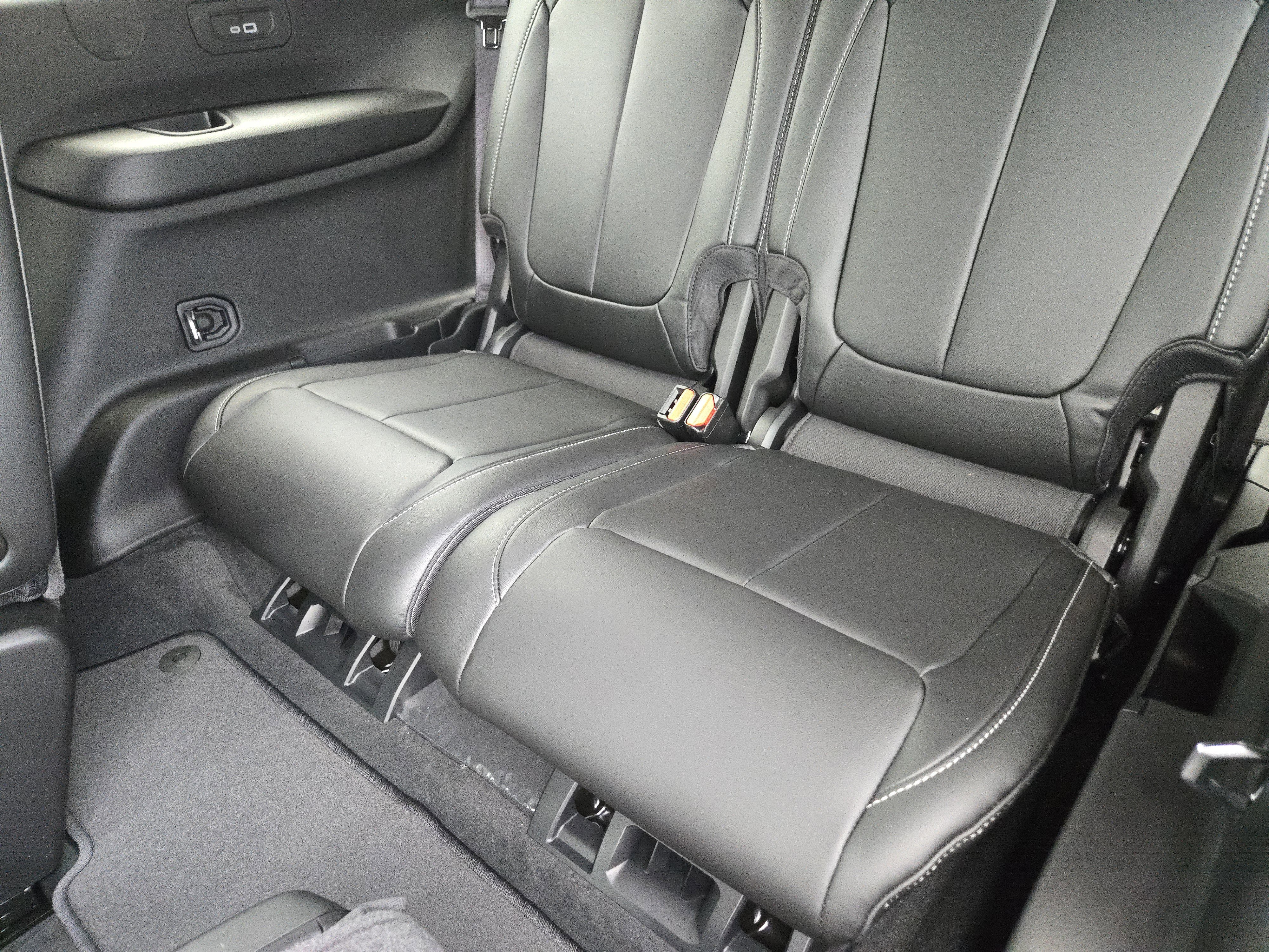 New 2026 Baltic Gray Metallic Clear-Coat Exterior Paint Jeep Limited image 20