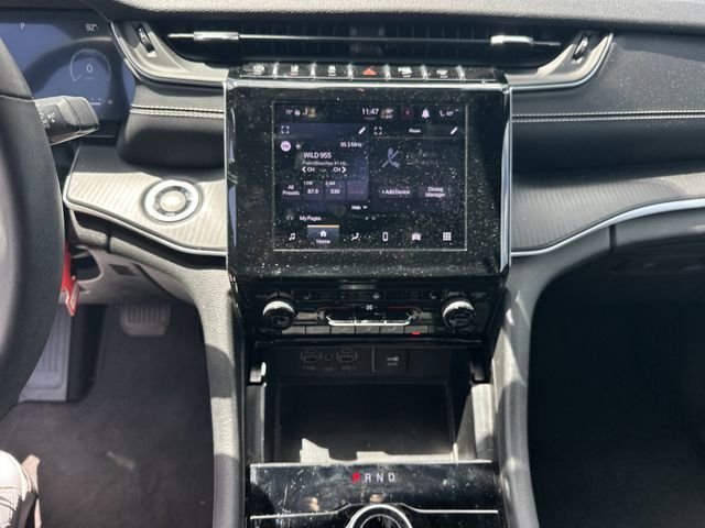 Used 2024 Red Jeep Altitude image 19