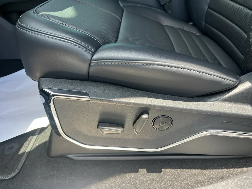 New 2026 Agate Black Metallic Ford Platinum image 31
