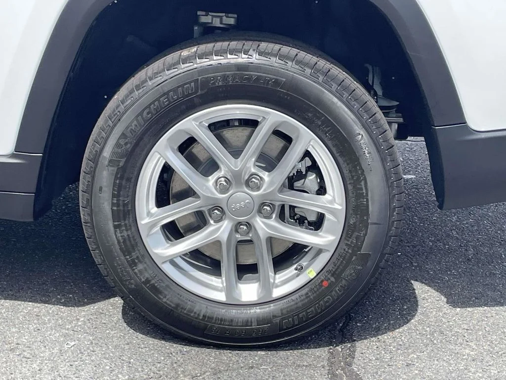 New 2026 Bright White Clearcoat Jeep Laredo image 11