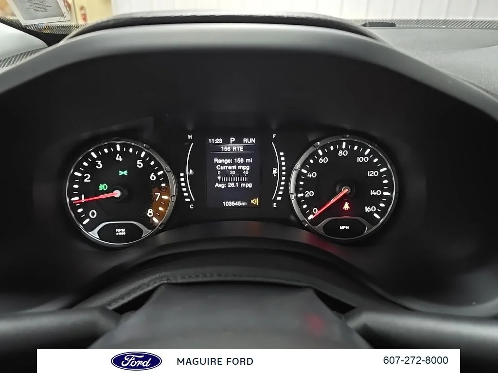 Used 2017 White Jeep Latitude image 24