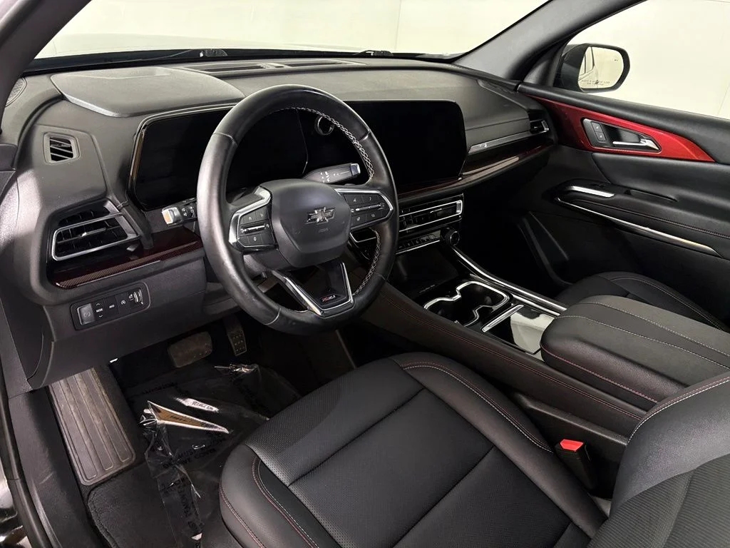 Used 2025 Black Chevrolet Z71 image 17