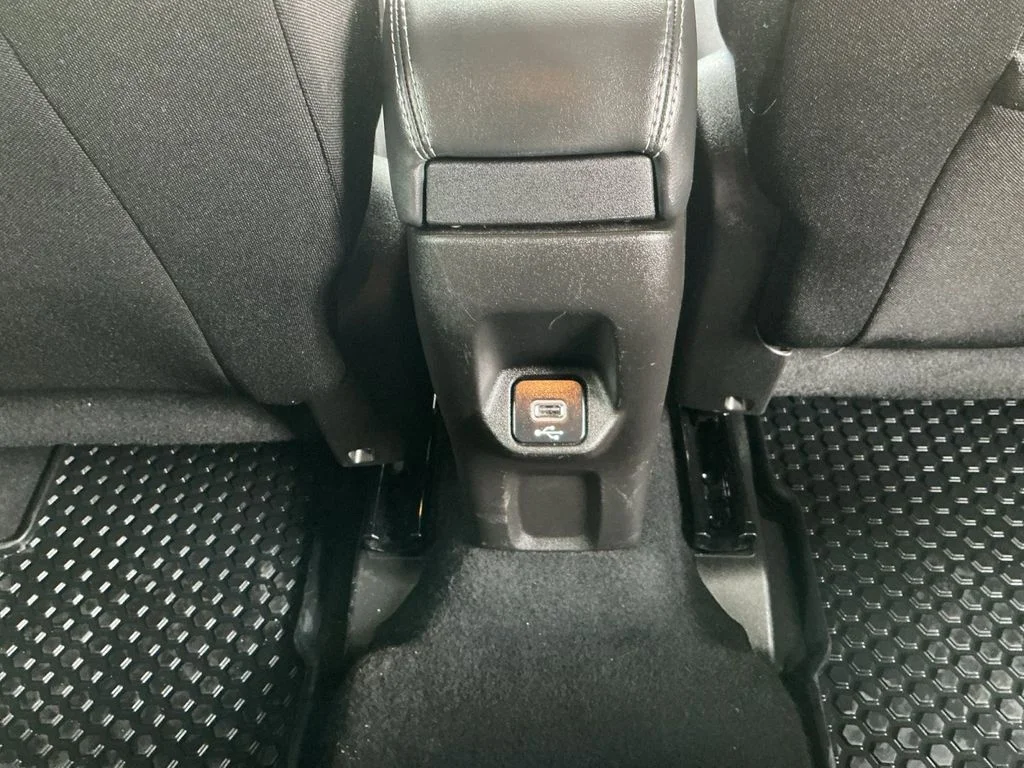 Used 2022 Red Jeep Latitude image 26