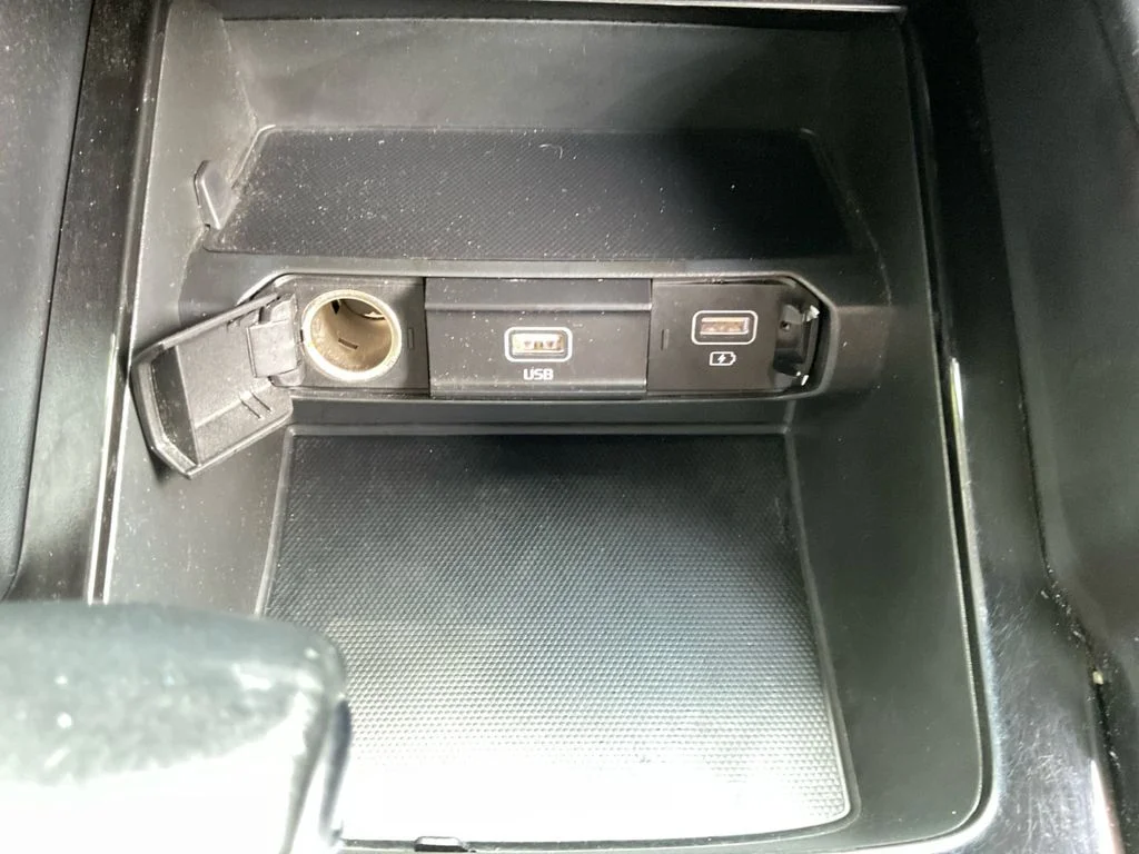 Used 2021 Black Kia S image 27