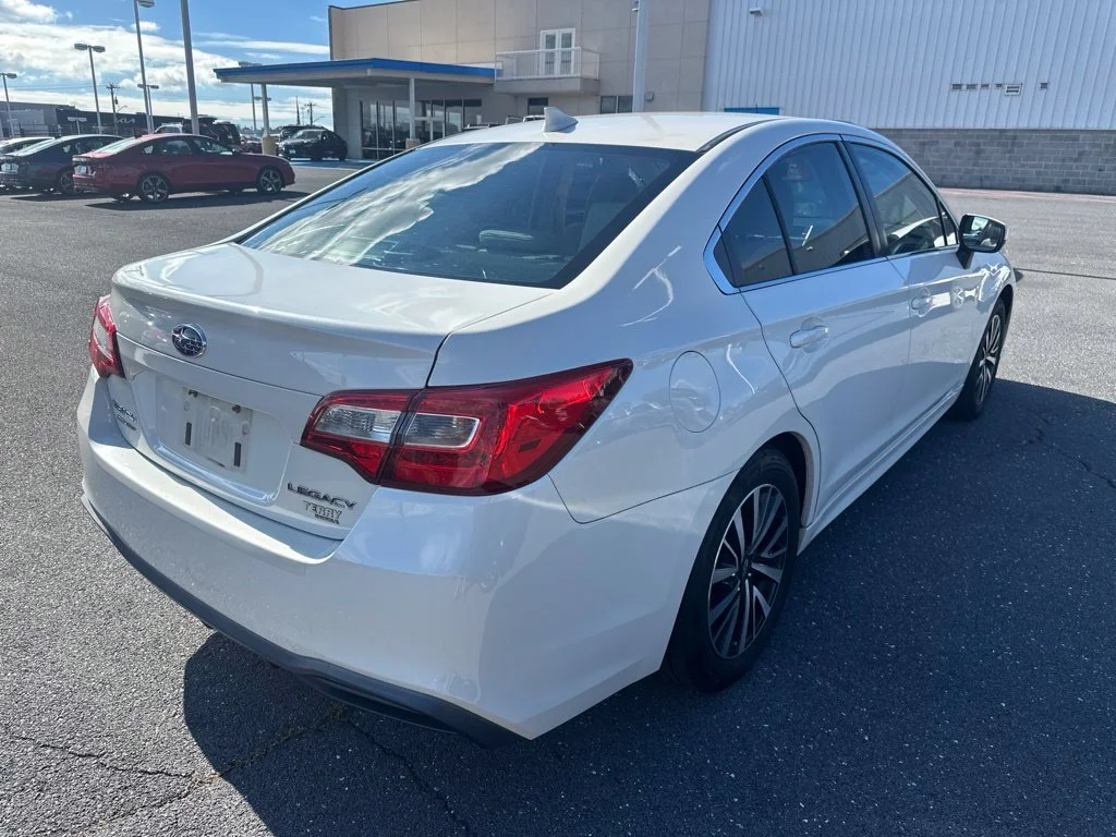 Used 2018 Crystal White Pearl Subaru 2.5i image 3