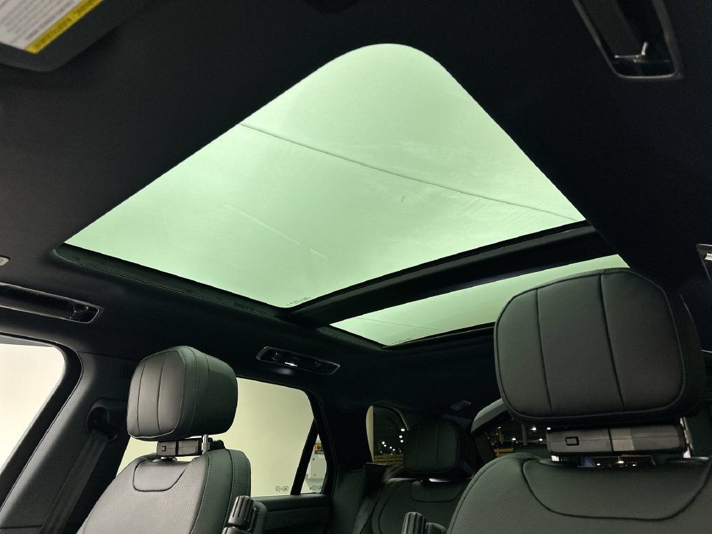 New 2027 Fuji White Land Rover Dynamic SE image 11