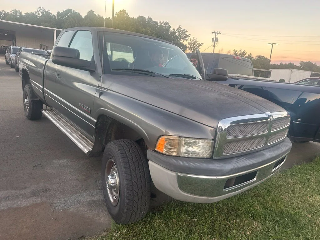 Used 2002  Dodge SLT image 3