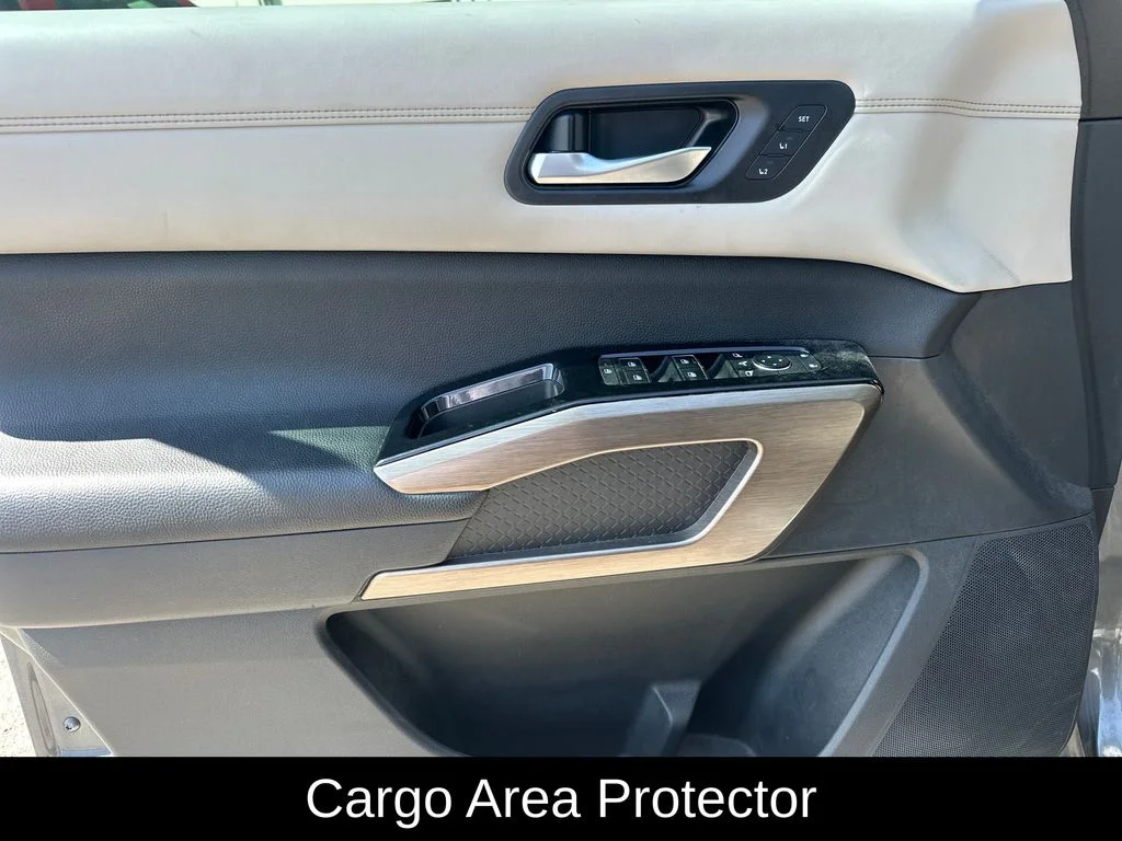 Used 2022 Gray Nissan Platinum image 15