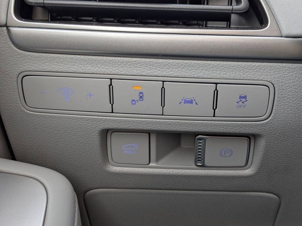 Used 2020  Hyundai SEL image 18