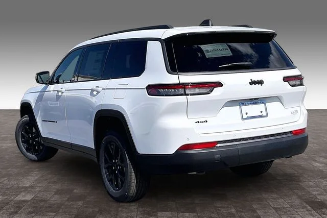 New 2026 Bright White Clear-Coat Exterior Paint Jeep Laredo image 3