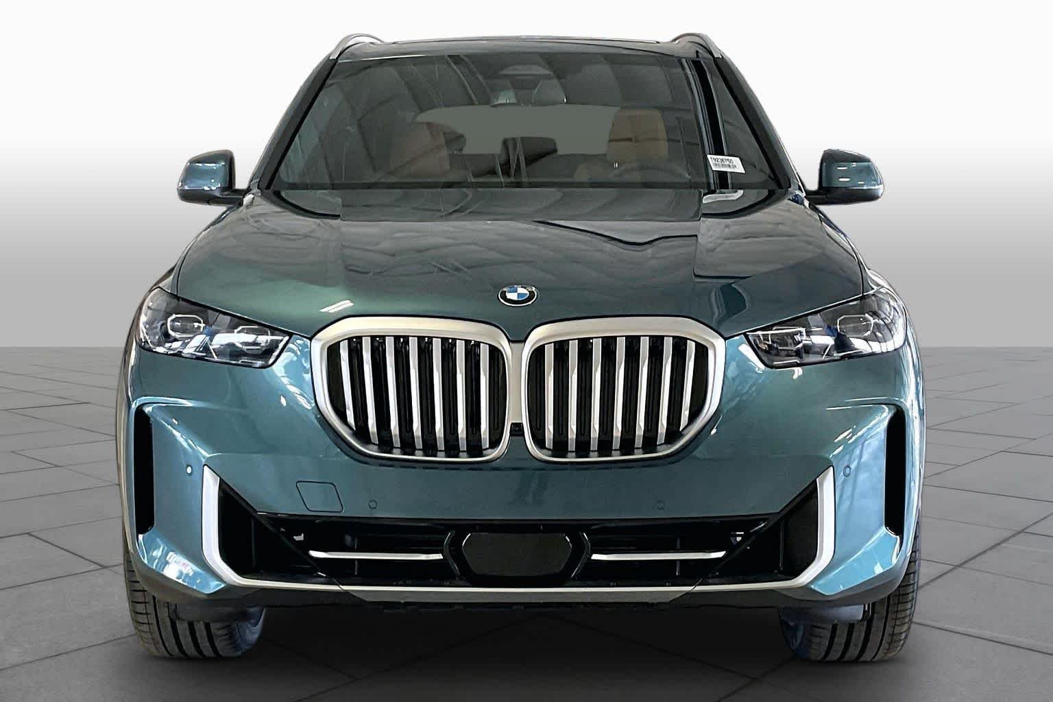 Used 2026 Blue Ridge Mountain Metallic BMW sDrive40i image 3