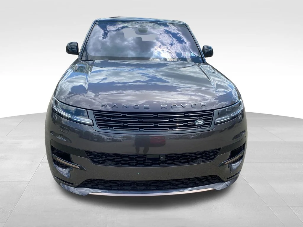 Used 2023 Gray Land Rover SE Dynamic image 8
