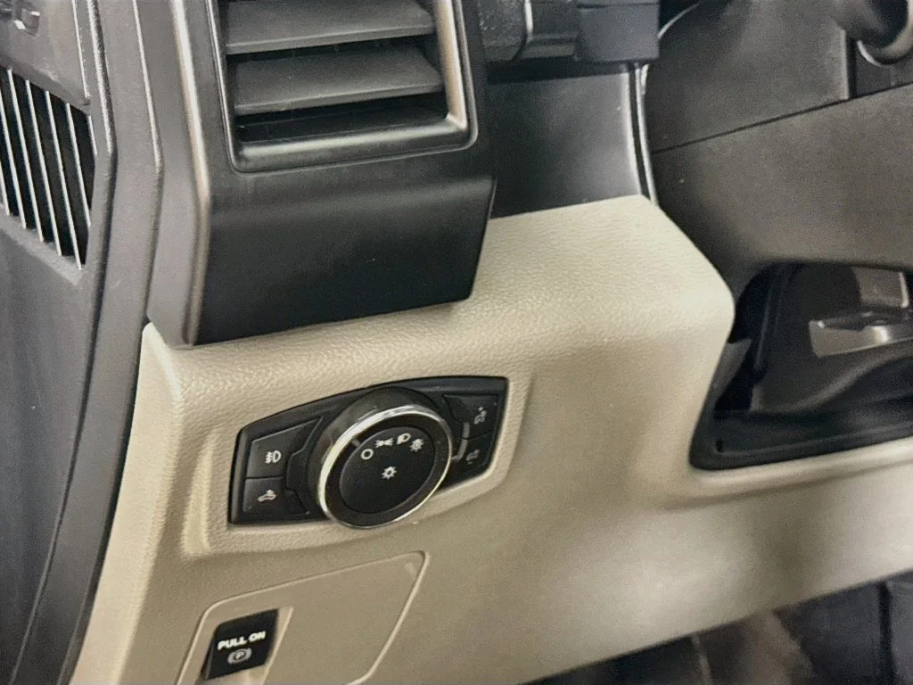 Used 2019 White Ford XL image 10