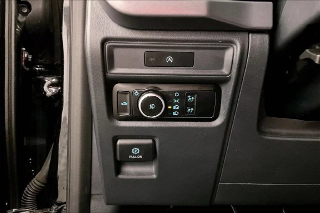 Used 2025 Agate Black Metallic Ford XLT image 37