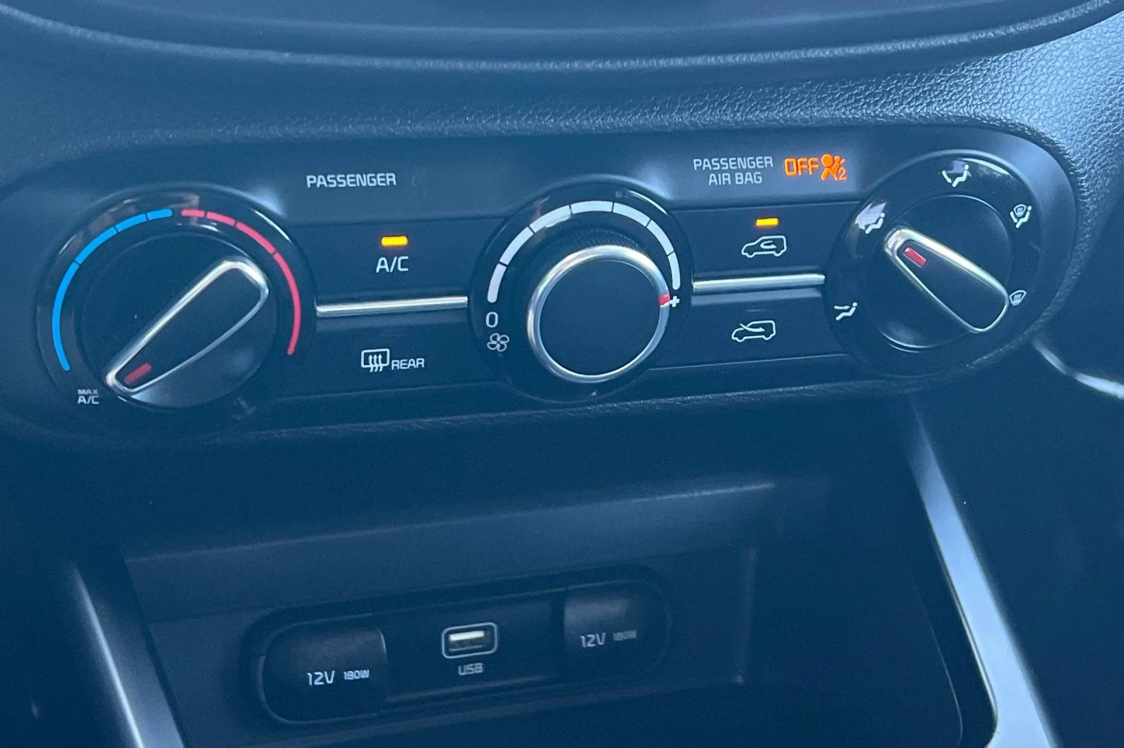 2025 Kia Soul LX - Photo 18