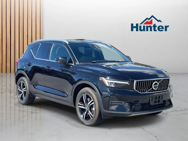 2024 Volvo XC40 B5 Core Bright Theme