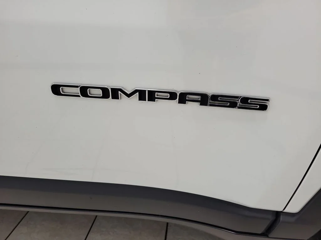 Used 2022 White Jeep Latitude Lux image 22