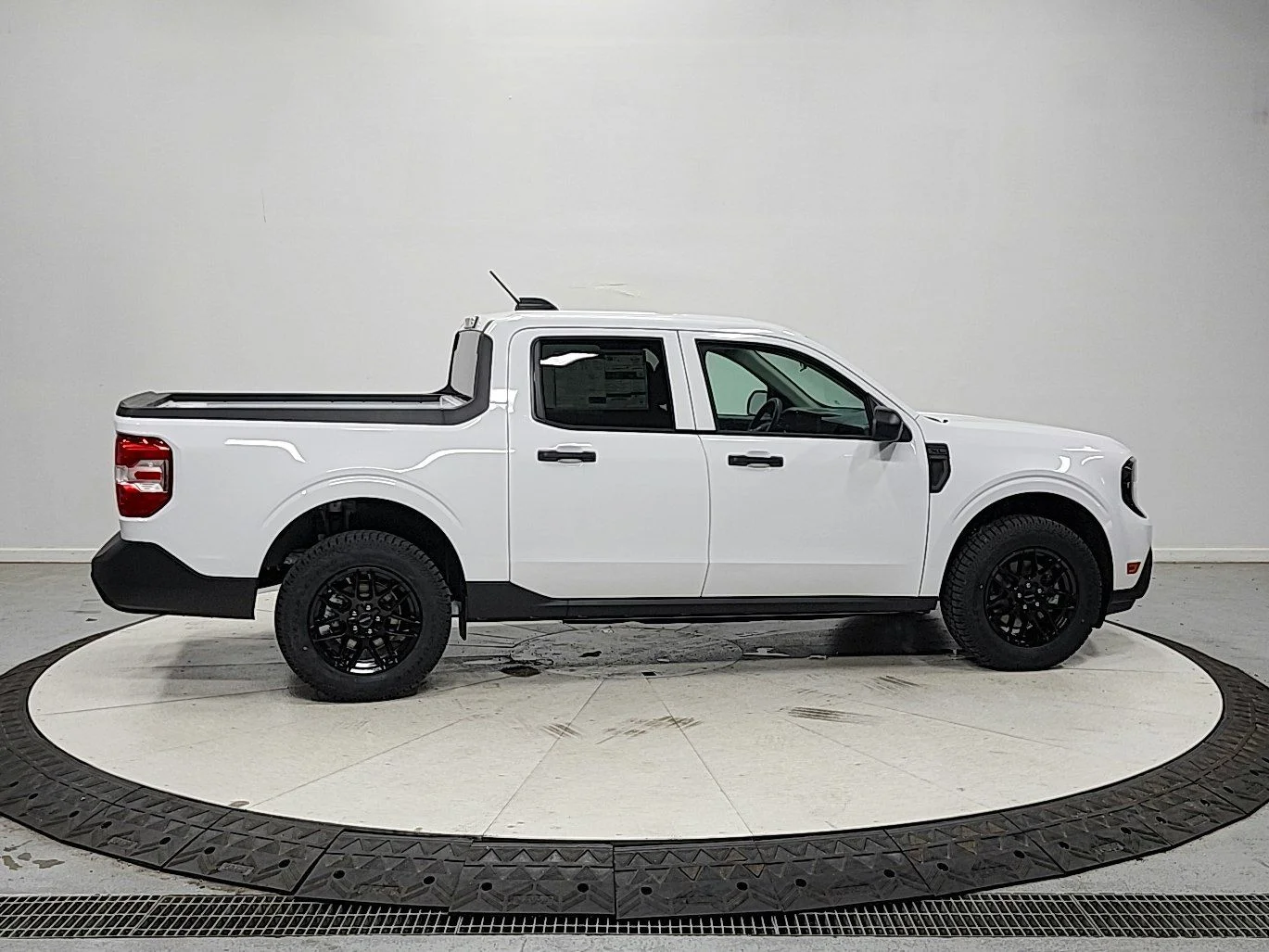 New 2026 Oxford White Ford XL image 8