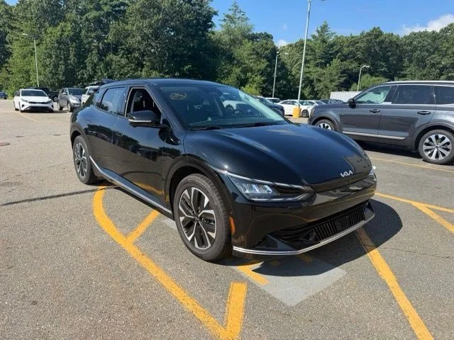 Used 2023 Aurora Black Pearl Kia Wind image 1
