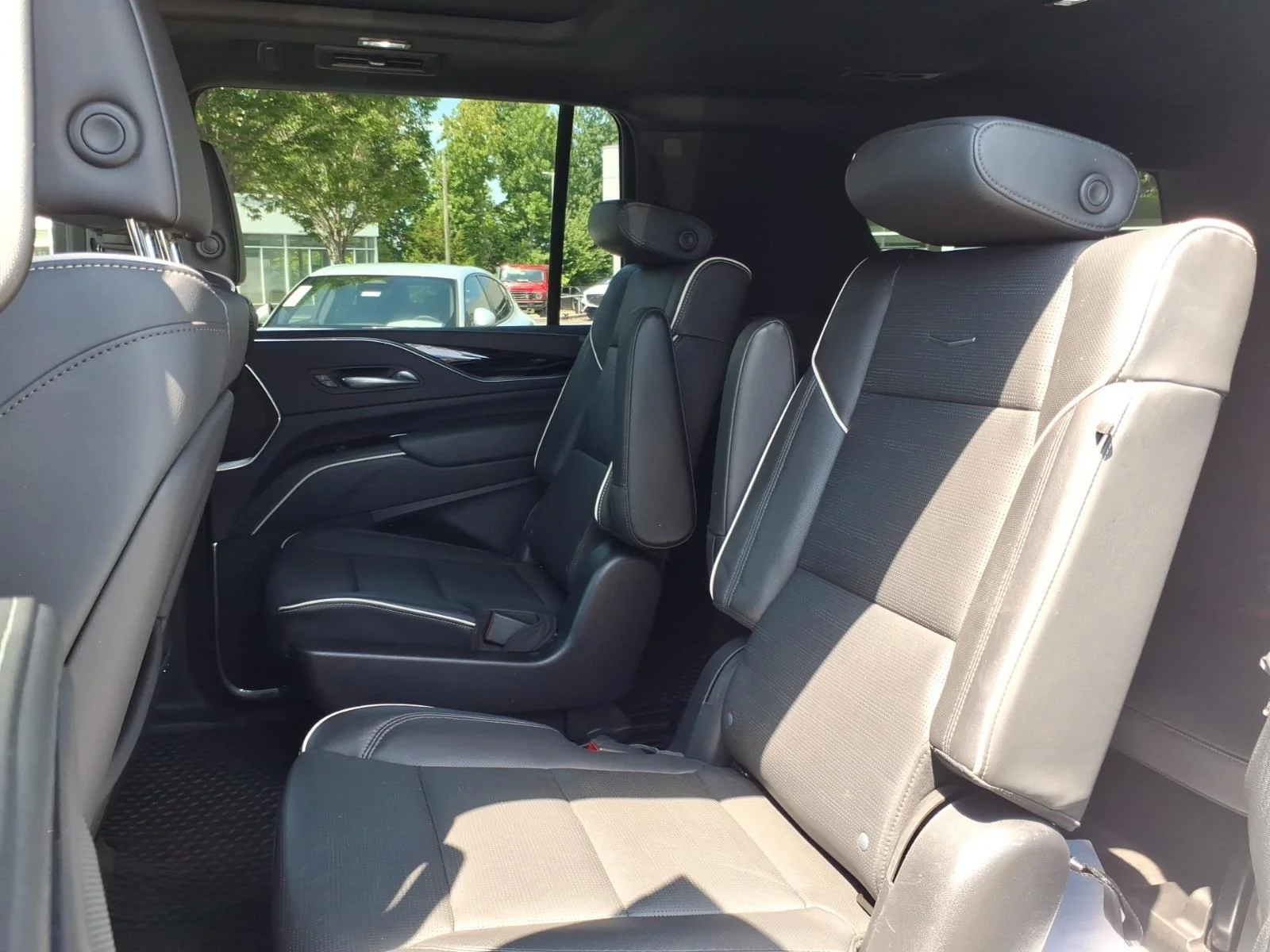 Used 2023 Crystal White Tricoat Cadillac 4WD Sport image 16